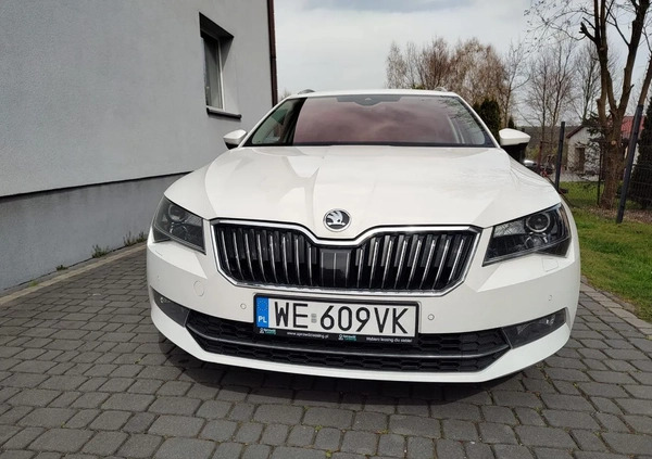 Skoda Superb cena 97899 przebieg: 121247, rok produkcji 2019 z Prudnik małe 562